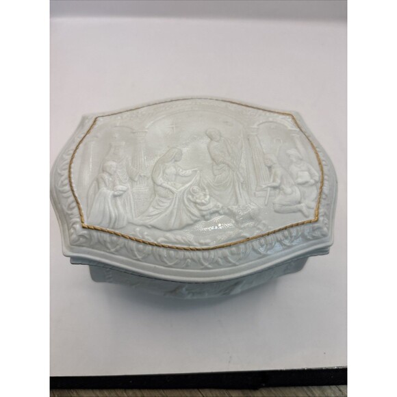 Music Box Lenox Nativity Away in A Manger Red Velvet Interior Japan Vintage - Picture 8 of 10